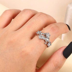 4/$12 Women’s Rhinestone & Flower Decor Size 8 Ring